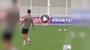Cristiano Ronaldo, video tiro con un effetto pazzesco in allenamento