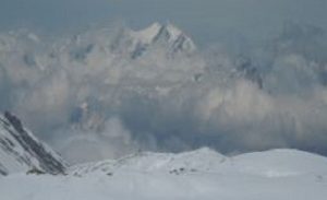 Nepal, violenta tempesta di neve sul monte Gurja: almeno 9 alpinisti morti