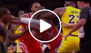 NBA, Lakers-Rockets termina rissa: scazzottata tra Rondo e Paul