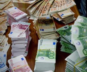 Risparmi: 10mila euro investiti prima delle elezioni oggi sono 8708 (Borsa), 9061 (titoli di Stato)...