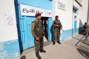 Tunisia, kamikaze donna si fa esplodere in pieno centro a Tunisi