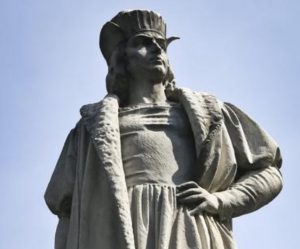 Cristoforo Colombo accusato di genocidio dei nativi americani: statua rimossa a Los Angeles