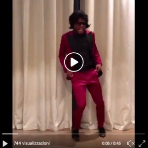 Patrice Evra imita James Brown e diventa virale sui social VIDEO