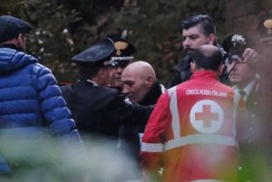 Pieve Modolena, Francesco Amato barricato in posta: carabinieri liberano gli ostaggi 20