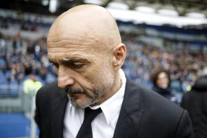 "Spalletti dimettiti", tifosi Inter furiosi con allenatore dopo eliminazione in Champions League