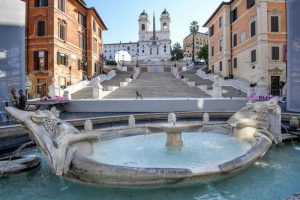 Trinità dei Monti: un ubriaco con l'auto sulla scalinata nel centro di Roma
