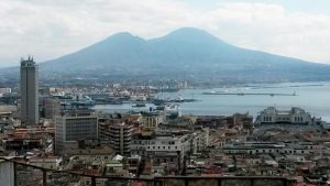 Vesuvio, piano di sgombero in caso di eruzione: cittadini in Sardegna