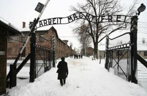 Auschwitz, raduno gruppo estrema destra: "Ricordate i morti polacchi, non solo gli ebrei"