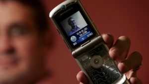 Motorola Razr, il leggendario telefono a conchiglia tornerà presto sul mercato