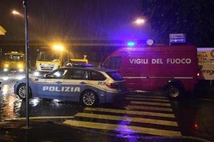 Roma: ladro inseguito dalla polizia cade, sbatte la testa e muore