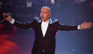 Sanremo 2019: Eros Ramazzotti anima l'Ariston e duetta con tutti