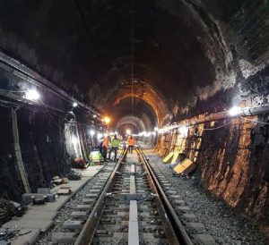 Francia, crolla tunnel ferrovia chiuso: operaio disperso tra macerie