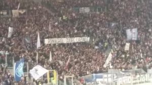 "Romagnoli cuore laziale", striscione durante Lazio-Milan: lui ringrazia tifosi