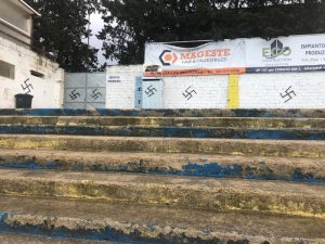 Gravina, svastiche sui muri dello stadio nella partita contro il razzismo