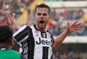 Napoli-Juventus, parità numerica: espulsione Pjanic dopo quella di Meret