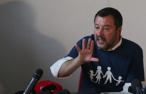 Congresso delle Famiglie, Salvini a sostegno. Di Maio: Solo fanatici