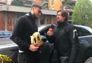 Striscia la Notizia, Donnarumma riceve Tapiro d'Oro dopo la papera in Sampdoria-Milan