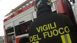 Cesana Torinese, gruppo di baite a fuoco: incendio in Valle Susa