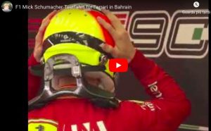 Mick Schumacher, video del debutto con la Ferrari in Bahrain a 13 anni da papà Michael