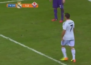 Finto Cristiano Ronaldo in campo durante Real-Fiorentina (VIDEO)