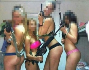 Guarda la versione ingrandita di Miliwoman.com: quando le soldatesse si spogliano...