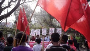 Bangladesh, operai scioperano chiedendo aumento stipendio: 1500 licenziati