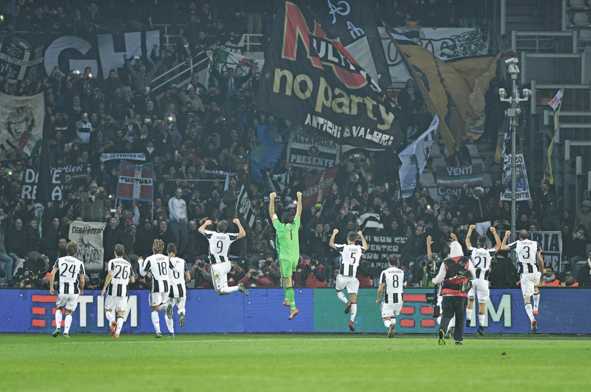 Torino-Juventus 1-3: foto striscioni-coreografie derby della Mole | Blitz quotidiano