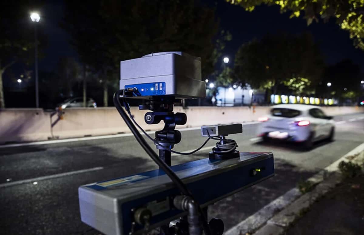 Nuovo giorno, nuovo autovelox danneggiato. Fleximan e soci perdono colpi: questo non era in funzione. Foto Ansa