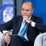 Meloni vs Schlein, il match dell'annoin tv, Bruno Vespa arbitro, Conte rosica,