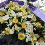 Va ai funerali, si finge addolorato e ruba le offerte dal cestino: denunciato