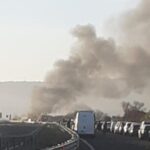 Assalto col mitra al furgone portavalori: gambizzato un vigilante, in fiamme il mezzo