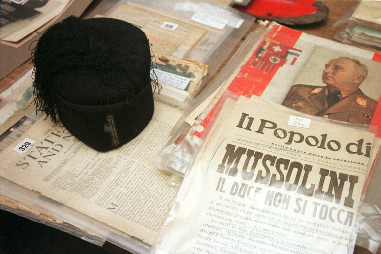 Minacce e una busta con un proiettile a esponente del Pd: aveva condannato la vendita di gadget fascisti