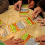 Compra un Gratta e Vinci e vince 2 milioni di euro. Gli amici lo portano in Tribunale: ''Biglietto acquistato insieme''. Foto d'archivio Ansa