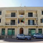 L'uomo che ha una storia con una signora sposata e che poi invia le foto intime al marito della donna