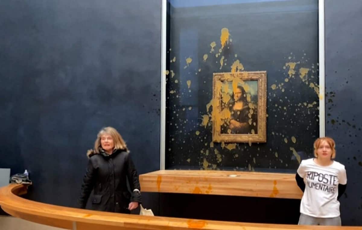 Gioconda, attivisti lanciano una zuppa sul vetro del quadro esposto al Louvre. Il video