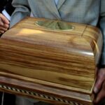 Ladri entrano in casa e rubano l'urna funeraria con le ceneri di un defunto. L'appello della sorella per riaverla