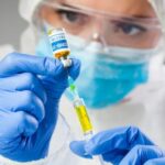 ricercatrice in laboratorio