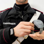 Minaccia di morte la ex e investe il compagno: per 49enne di Artena scatta il braccialetto elettronico