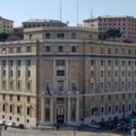 Abusano di una giovane e la filmano, due pallanuotisti indagati per violenza di gruppo