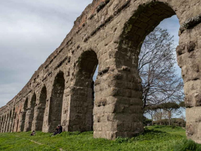 Ragazzo trovato impiccato in un parco a Roma. Ipotesi suicidio