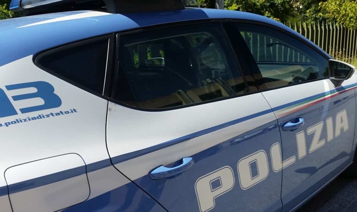 Accerchiati, insultati e picchiati da un branco di bulli. Aggressione omofoba a Palermo. Foto d'archivio Ansa