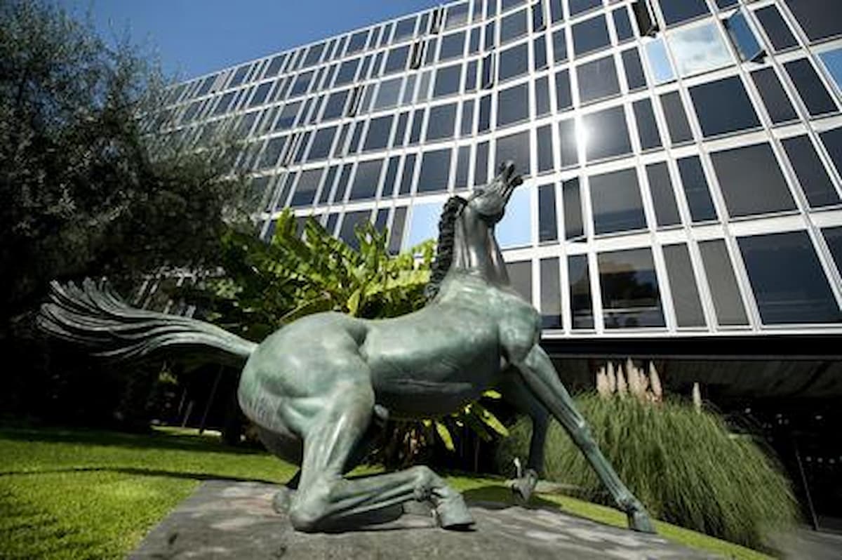 La Rai non è la Bbc, cantava Renzo Afbore e Giovanni Valentini spiega perché 