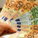 Dal 2020 i cinque uomini più ricchi del mondo hanno guadagnato 14 milioni di dollari l'ora. Foto Ansa