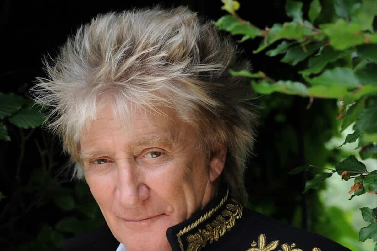 Rod Stewart lascia al personale di un hotel a cinque stelle in Scozia una mancia di 10.000 sterline e dice loro come spendere quei soldi