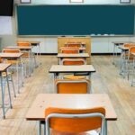 Chiacchiera in classe con un compagno e la prof gli mette -1. Foto Ansa