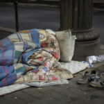 Dichiarato morto per overdose e cremato: 3 mesi dopo si ripresenta per chiedere aiuto