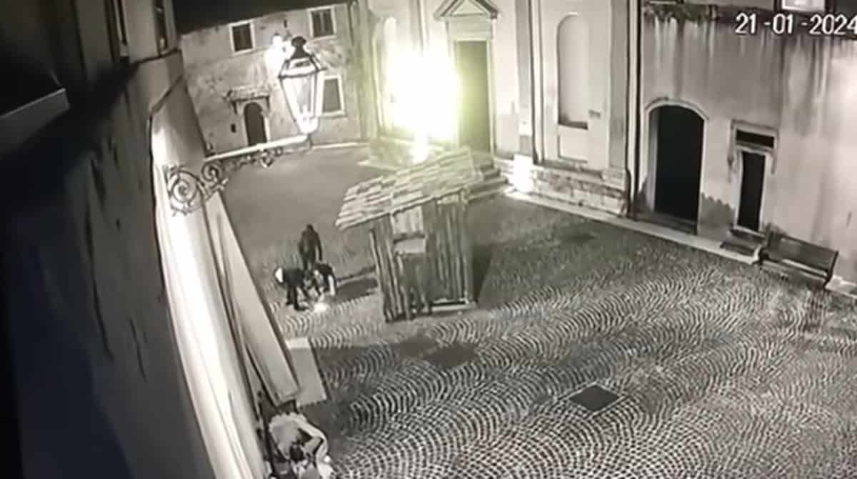 Sparano un razzo contro una clochard. Il video denuncia delle suore