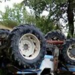 Si ribalta il trattore e lo schiaccia: morto un agricoltore di 66 in Calabria
