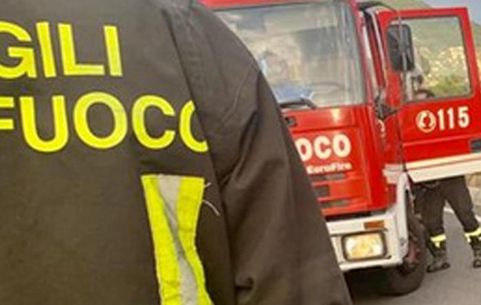 Resta incastrata con le mani nel frullatore, salvata dai vigili del fuoco