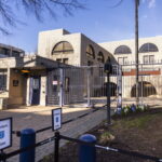 si dà fuoco ambasciata israele